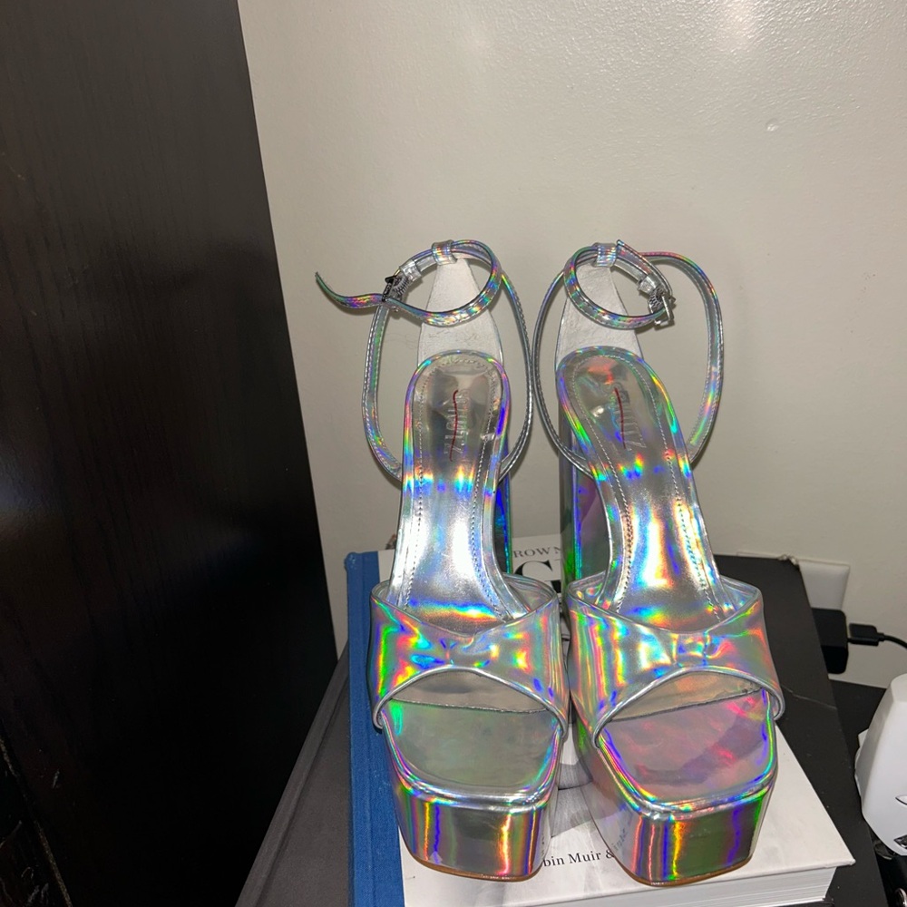 Schutz. Size 38. Silver.